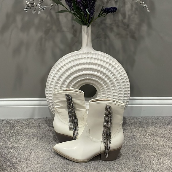 Oasis Society Rhinestone fringe ankle boots. Size 7. - Picture 2 of 6